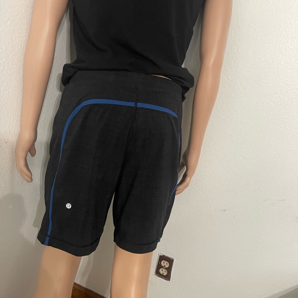 Lululemon Run: Response Short black and blue -Size S Good Condition